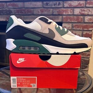 Nike Air Max 90 Sneakers Evergreen Aura DM0029-116 Men’s 11.5 / Women’s 13